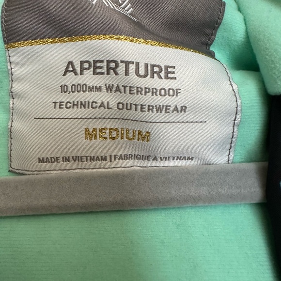 Aperture women’s black snowboard jacket size medium. - Picture 4 of 12